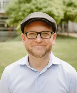 Headshot of Robb Lindgren